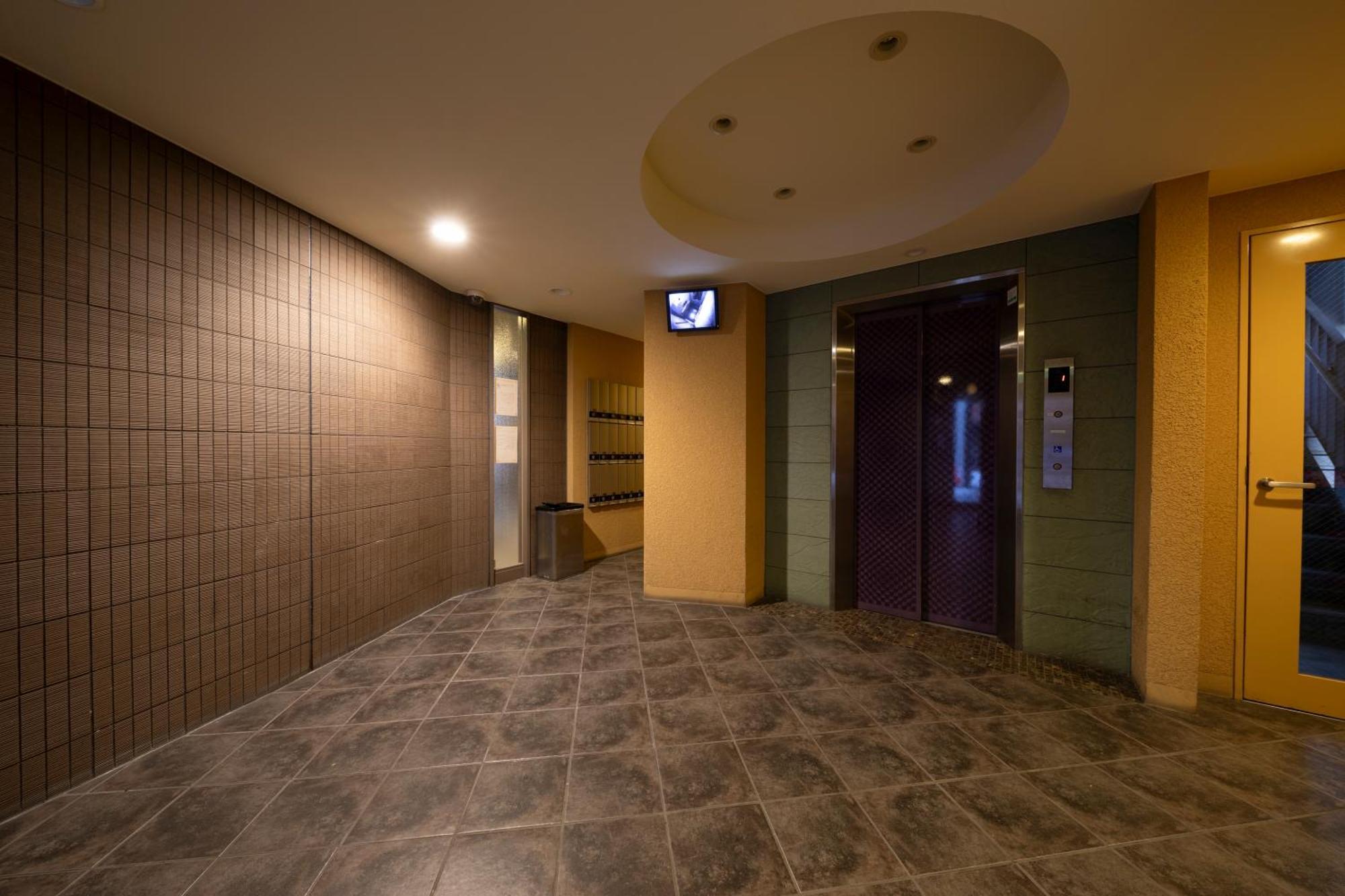 クリスタルコート難波 Osaka Exterior foto
